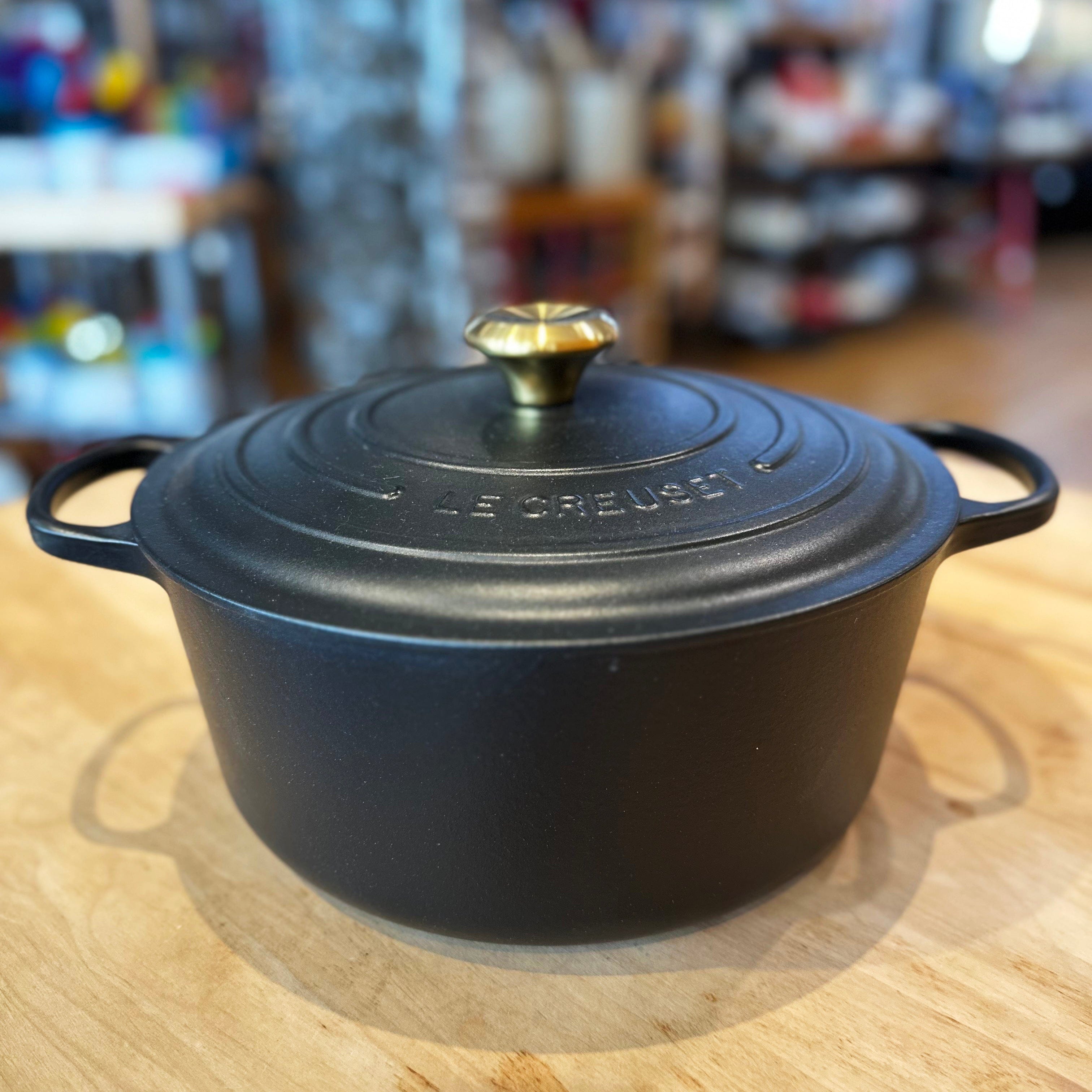 Le Creuset Round Oven, 7.25 Quart - Licorice with Gold Knob – MyToque