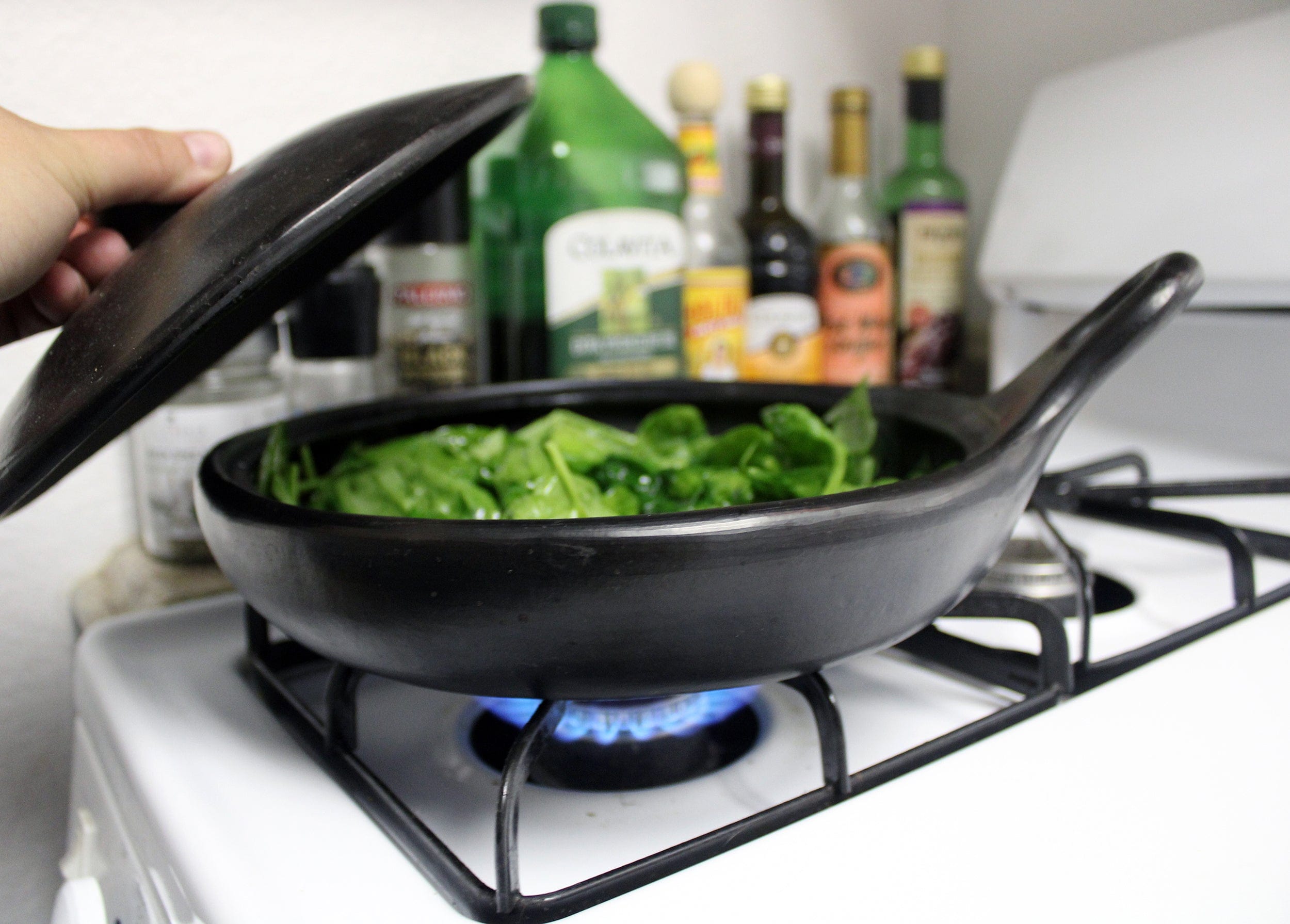 Chamba Cookware Authentic Chamba Saute Pan - Elegant, All-Natural Black Clay Frying Pan with Handle and Cover - Stovetop & Oven Safe – Handmade in Colombia