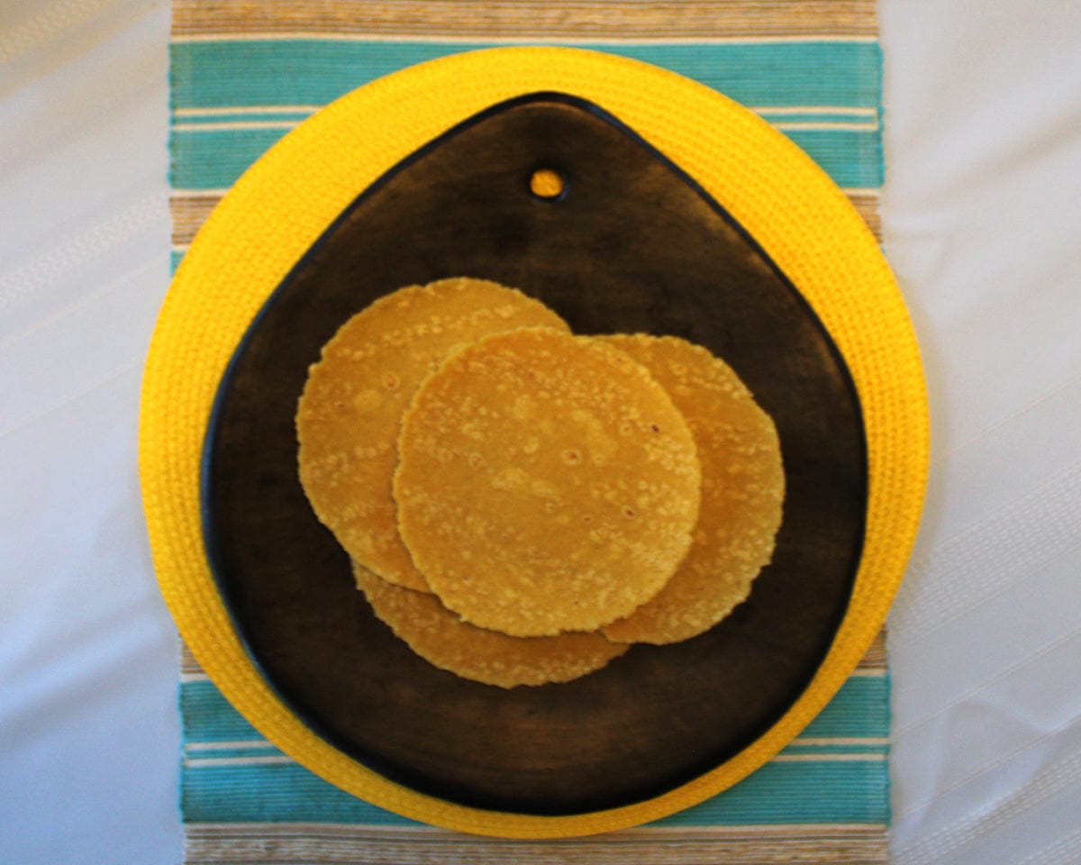 Chamba Cookware Authentic Chamba Comal - Black Clay Concave Griddle for Heating Tortillas and Roasting Veggies  - Stovetop & Oven Safe – Handmade in Colombia