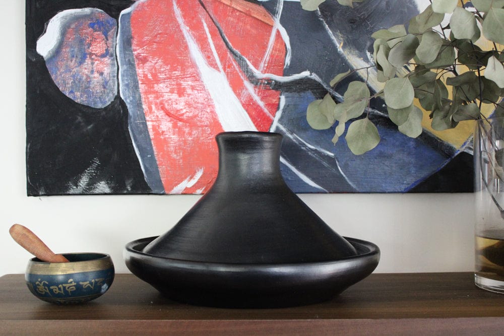 Chamba Cookware Authentic Chamba Tagine - Elegant, All-Natural Black Clay Pan for Braising, Baking and Serving Stews and More - Distinctive Shape Keeps Food Moist - Stovetop & Oven Safe – Handmade in Colombia