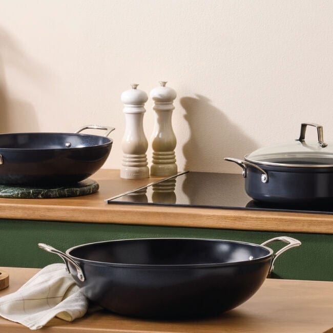 Cookware Le Creuset Non-Stick Ceramic Wok - 6.3 Quart