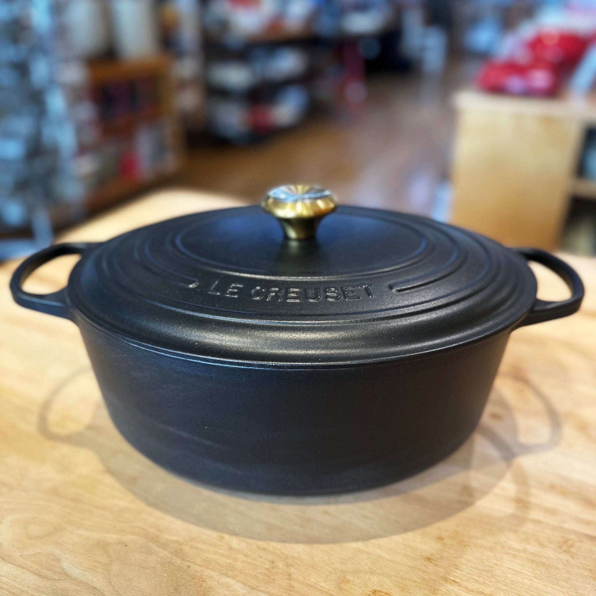 Cookware Le Creuset Oval Oven, 8 Quart - Licorice with Gold Knob