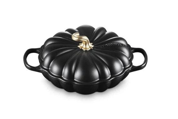 Cookware Le Creuset Pumpkin Braiser, 2.75 Quart - Licorice with Gold Knob