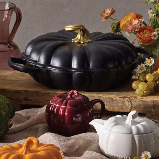 Cookware Le Creuset Pumpkin Braiser, 2.75 Quart - Licorice with Gold Knob