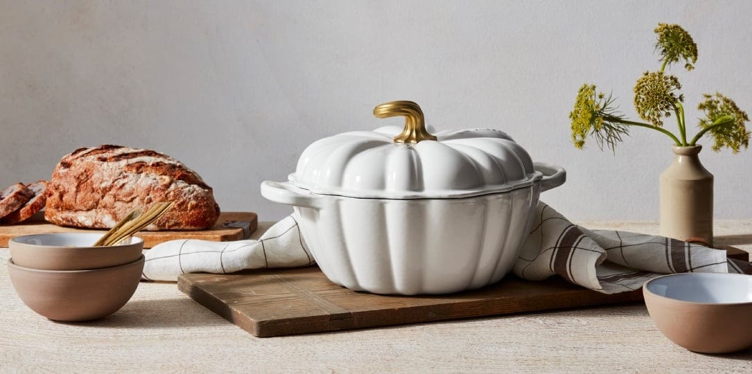 Cookware Le Creuset Pumpkin Cocotte 4 Quart - White
