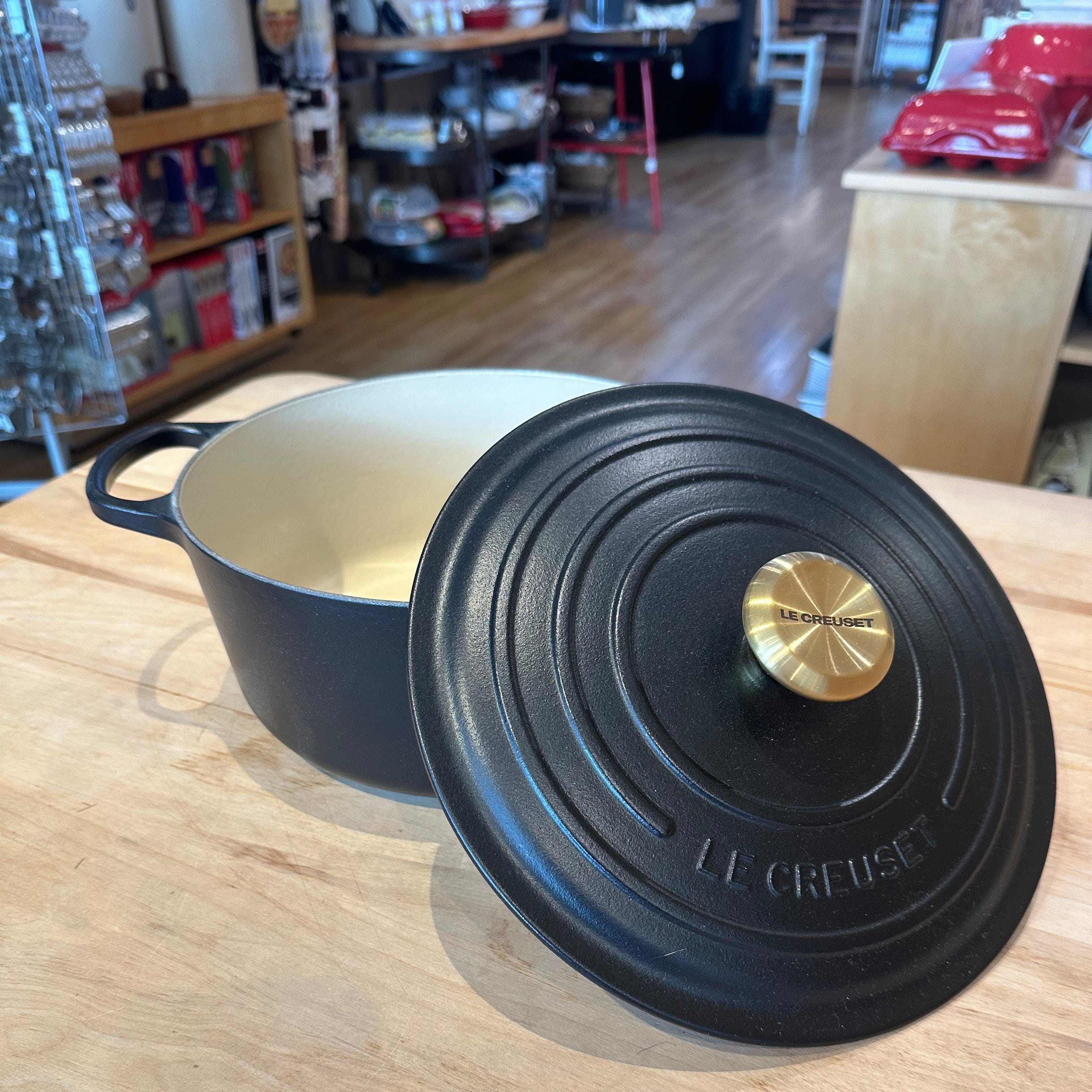 Le Creuset Round Dutch Oven, 5.5 Quart - Licorice with Gold Knob