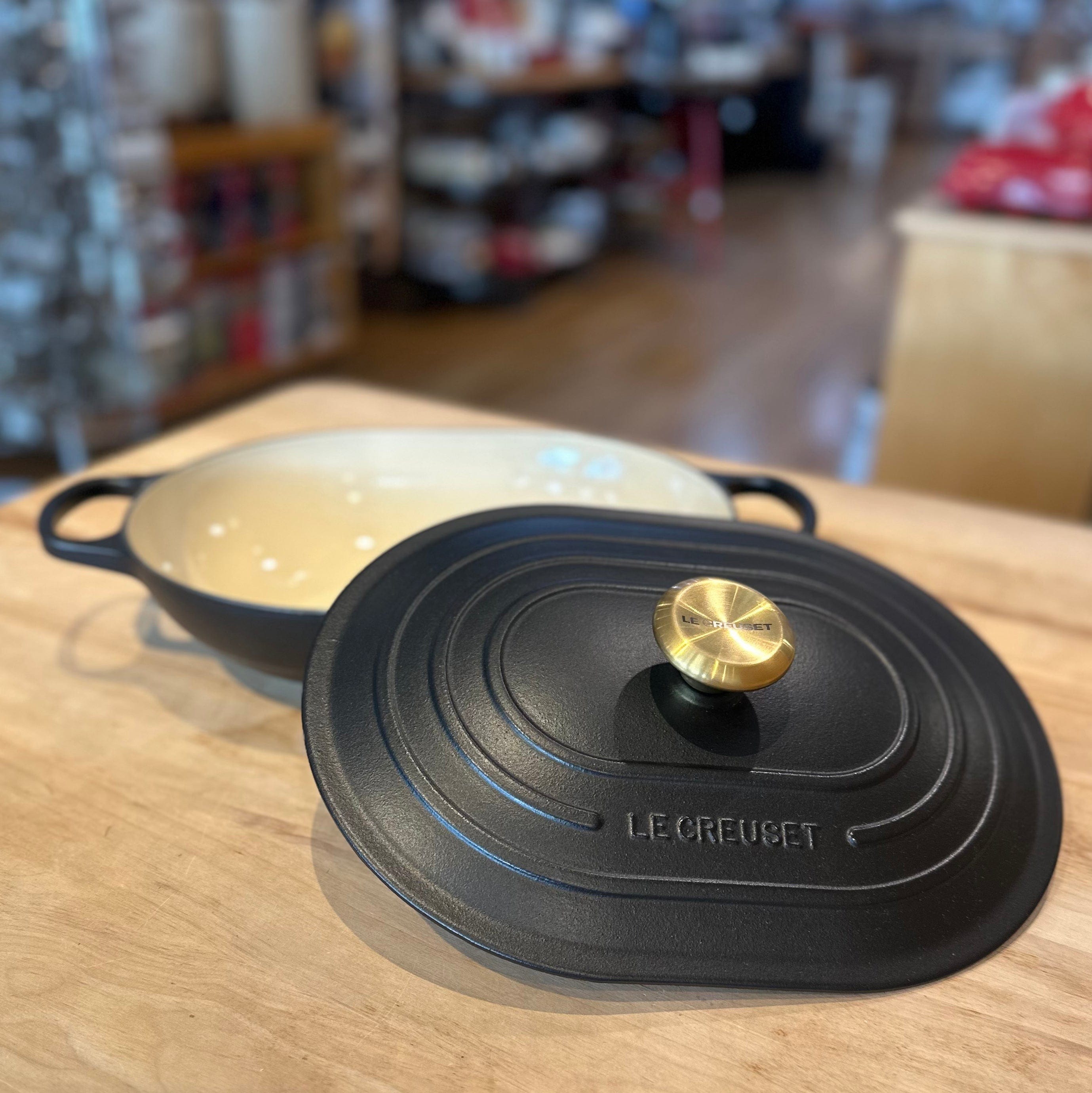 Cookware Le Creuset Signature Oval Casserole, 3.75 Quart - Licorice with Gold Knob
