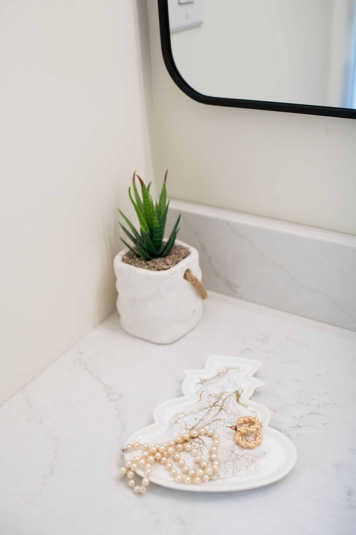 Tabletop Lynn & Liana Snowman Ceramic Tray, Gold Quartz - 6.25" x 5.5"