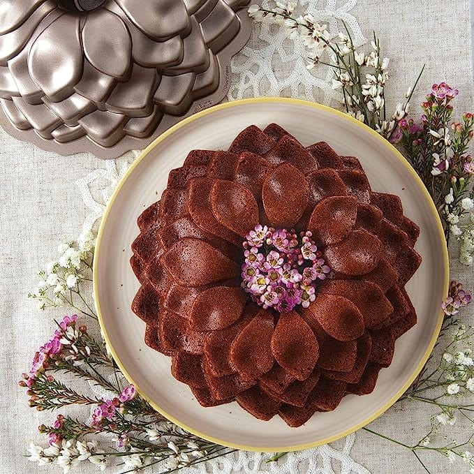 Nordic Ware Blossom Bundt Pan - Thumbnail 5