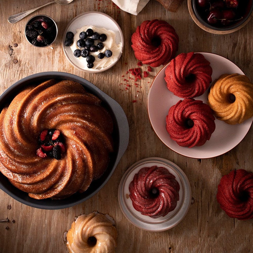 Bakeware Nordic Ware Swirl Bundt Pan