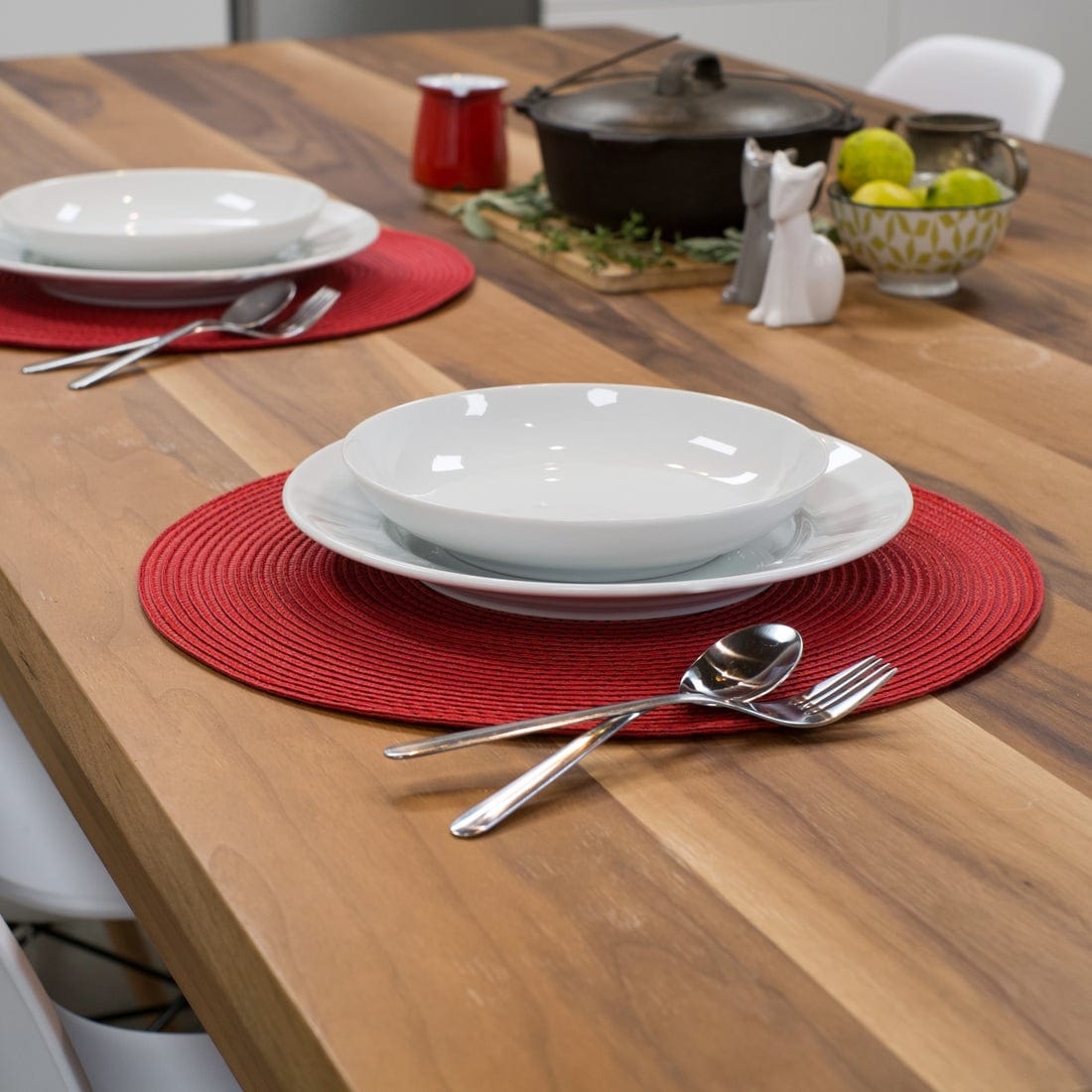 Linen Now Designs - Disko Chili Red Round Placemat - 15"