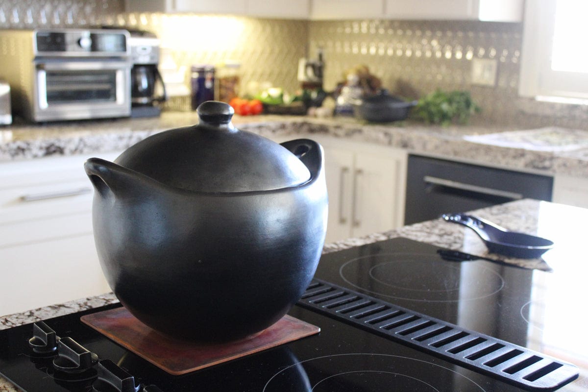 Chamba Cookware Authentic Chamba Soup & Bean Pot - Elegant, All-Natural Black Clay Pot with Cover for Slow, Even Cooking - Stovetop & Oven Safe - Handmade in Colombia