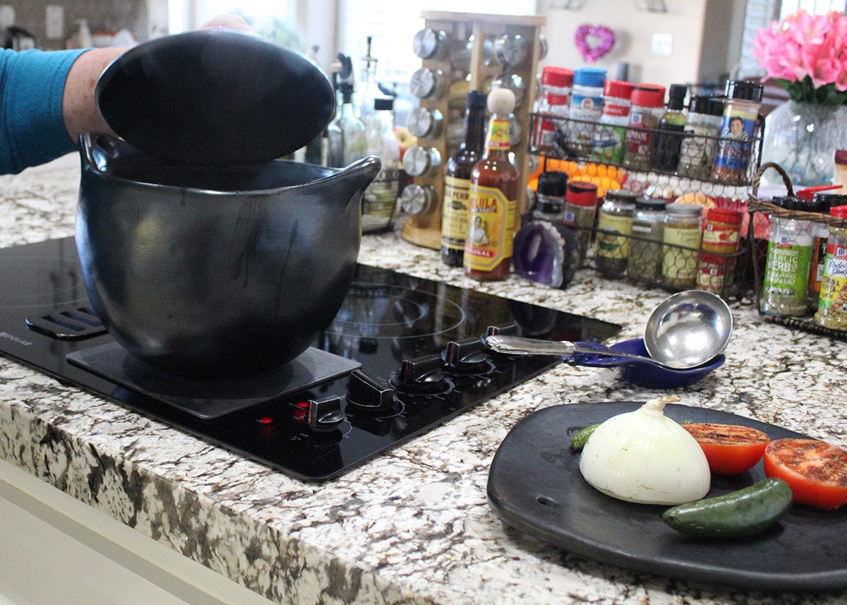 Chamba Cookware Authentic Chamba Soup & Bean Pot - Elegant, All-Natural Black Clay Pot with Cover for Slow, Even Cooking - Stovetop & Oven Safe - Handmade in Colombia