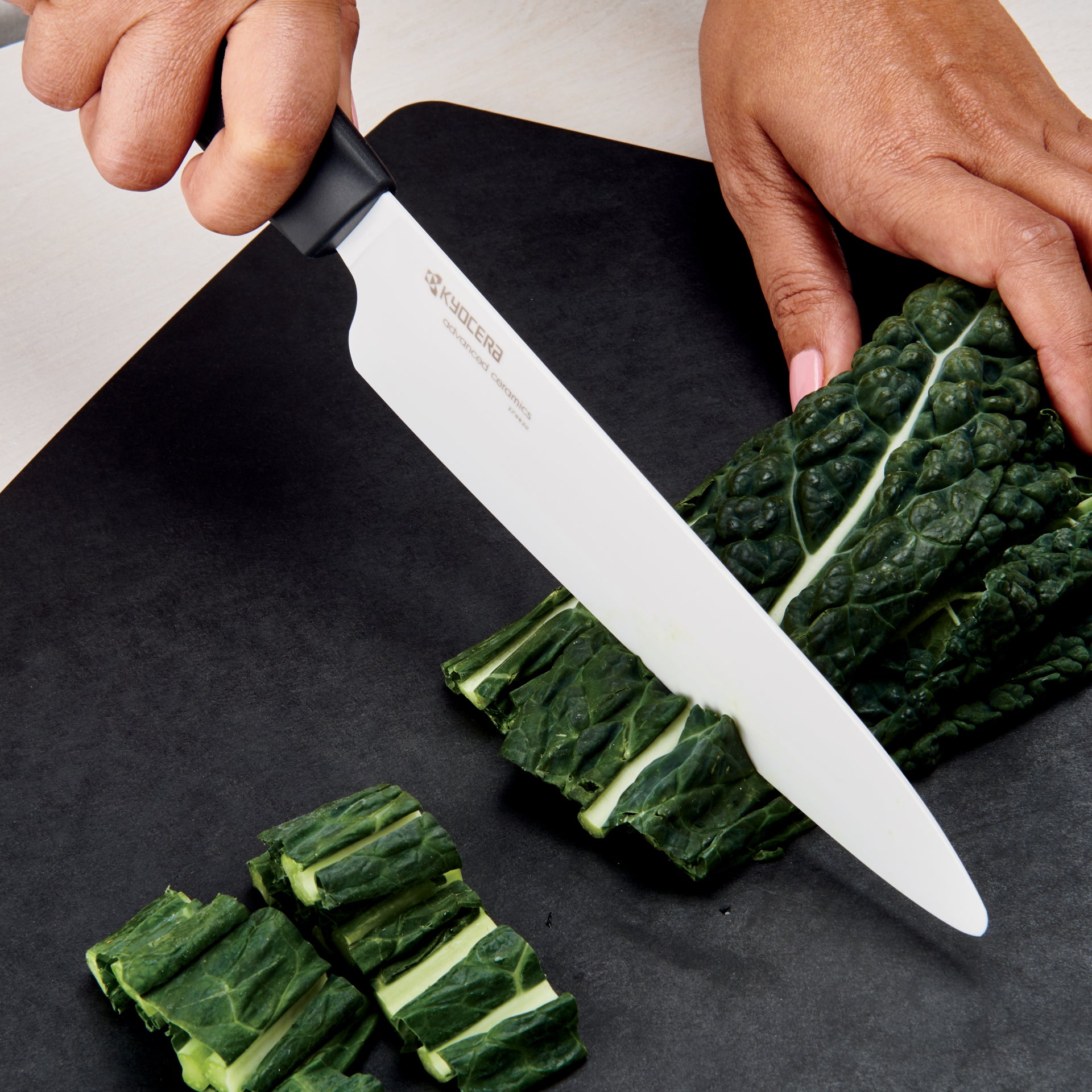 https://www.mytoque.com/cdn/shop/products/0000974_innovation-soft-grip-7-ceramic-chefs-knife-white-z206-blade_2000x.jpg?v=1592954379