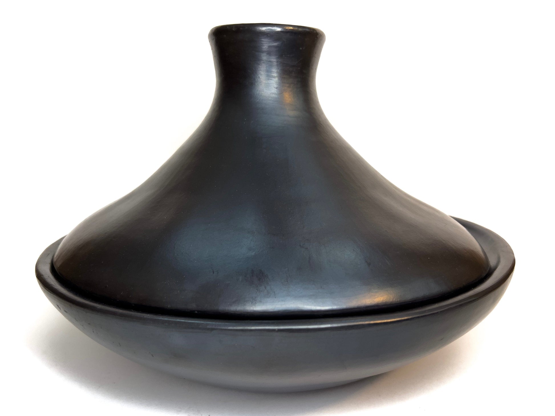 Chamba Cookware Authentic Chamba Tagine - Elegant, All-Natural Black Clay Pan for Braising, Baking and Serving Stews and More - Distinctive Shape Keeps Food Moist - Stovetop & Oven Safe – Handmade in Colombia