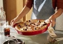 Bakeware Emile Flame Deep Dish Pizza Pan, Burgundy