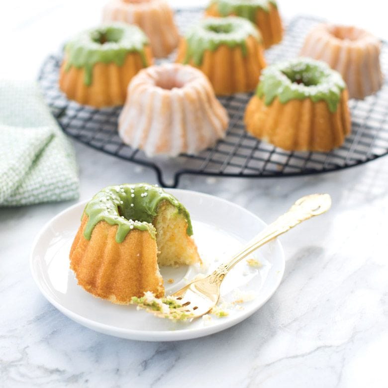 Bakeware Nordic Ware Anniversary Bundtlette Pan