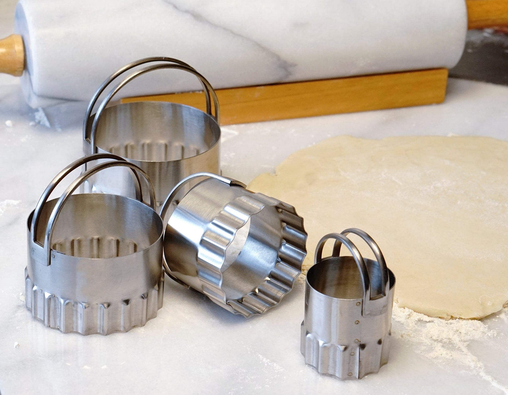 Bakeware Round Rippled Biscuit Cutters