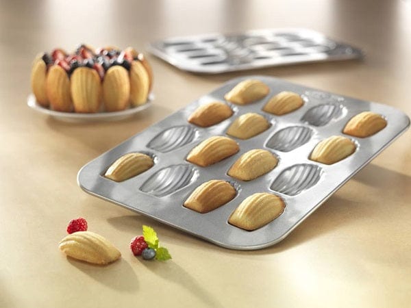 Bakeware USA Pan 16-Well Madeleine Pan